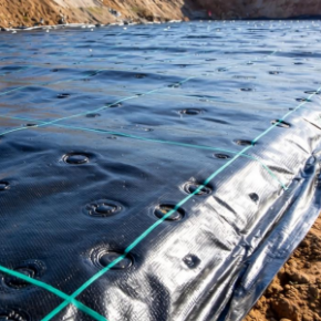 工业危险废物填埋场土工膜该如何选择与铺设？