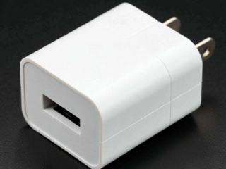 小批量CNC加工聚碳酸酯电源适配器壳