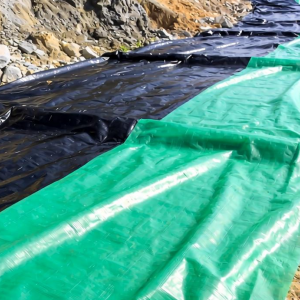 黑绿双色土工膜有哪些优势 适用哪些工程场景