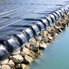 鱼塘底部防渗膜怎么选 铺设注意事项有哪些