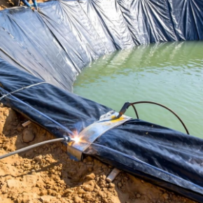 蓄水池土工膜如何选择才能确保防渗效果持久