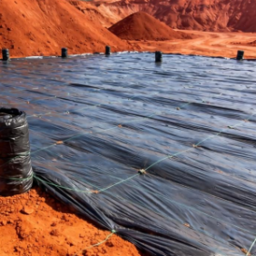 赤泥水泥原料场土工膜该如何选型与铺设？