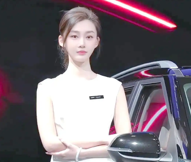 车模张芮尔的详细资料 张芮尔.png