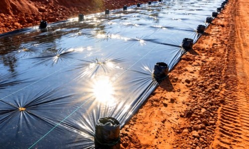 赤泥路基为何需要铺设土工膜